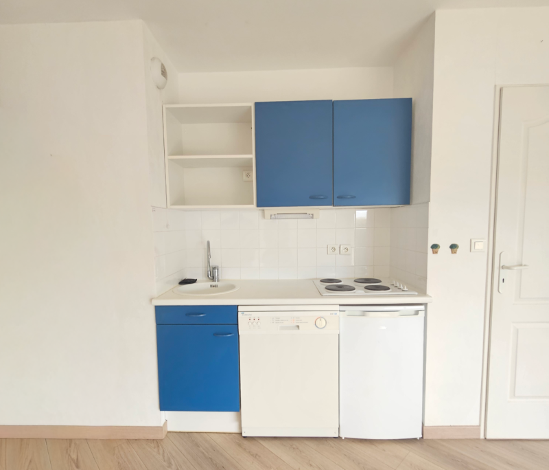 Cuisine avant rénovation dans un appartement à Wissant